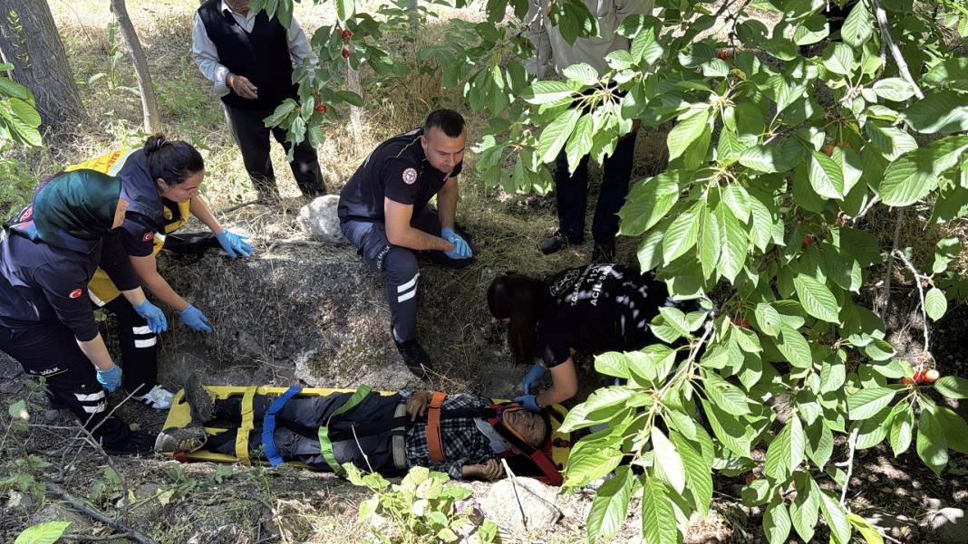Konya'da kiraz toplamak isteyen kişi hastaneye kaldırıldı! Bir anda kendini kanalda buldu 1